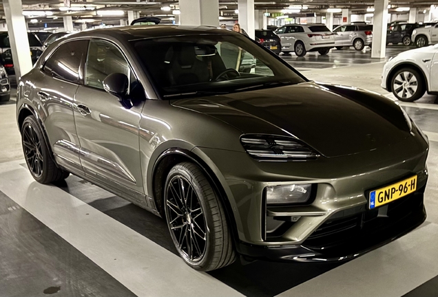 Porsche Macan EV Turbo