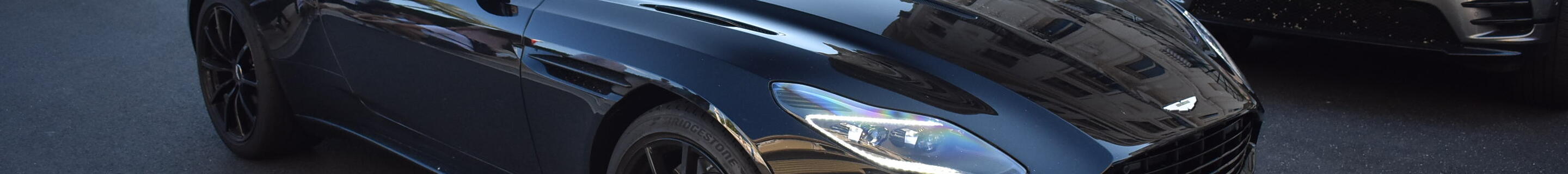 Aston Martin DB11 AMR