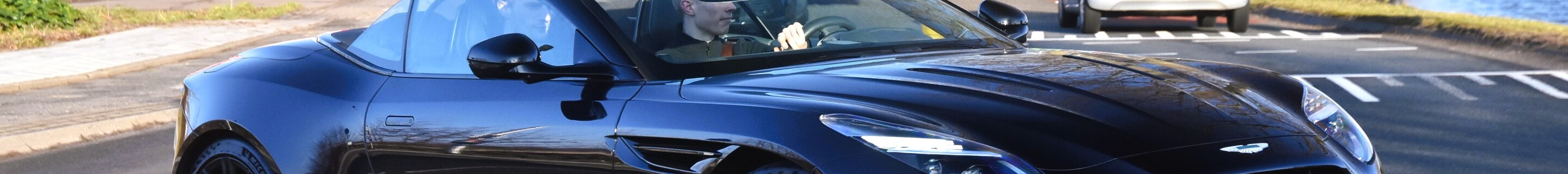 Aston Martin DB12 Volante