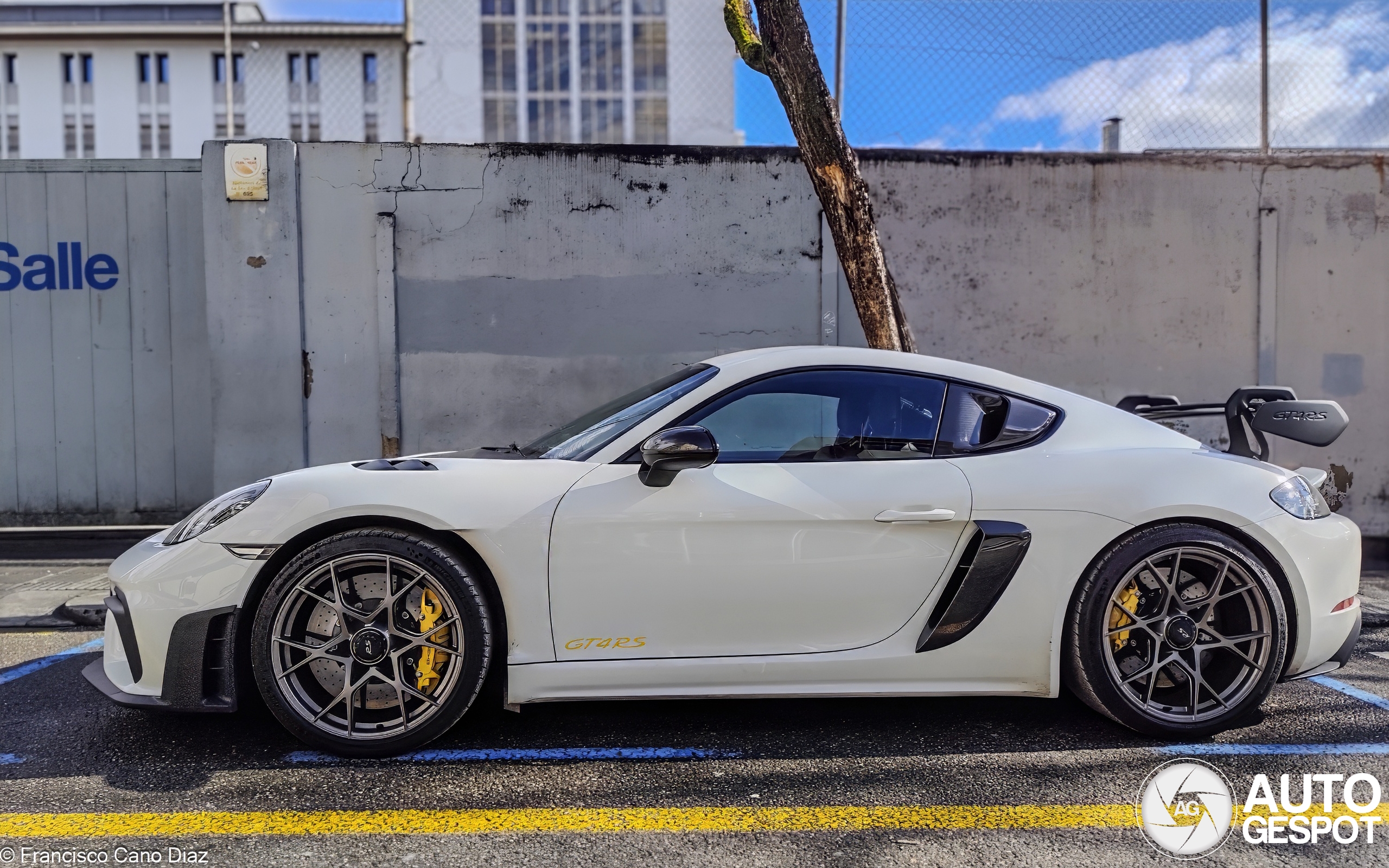 Porsche 718 Cayman GT4 RS Weissach Package