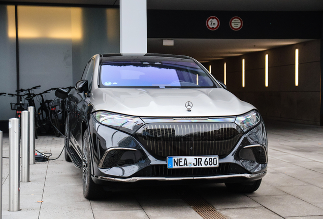 Mercedes-Maybach EQS 680 SUV Night Series