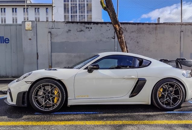 Porsche 718 Cayman GT4 RS Weissach Package