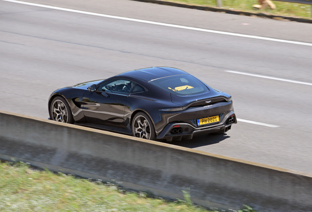 Aston Martin V8 Vantage 2018