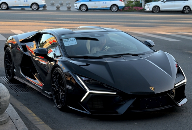 Lamborghini Revuelto