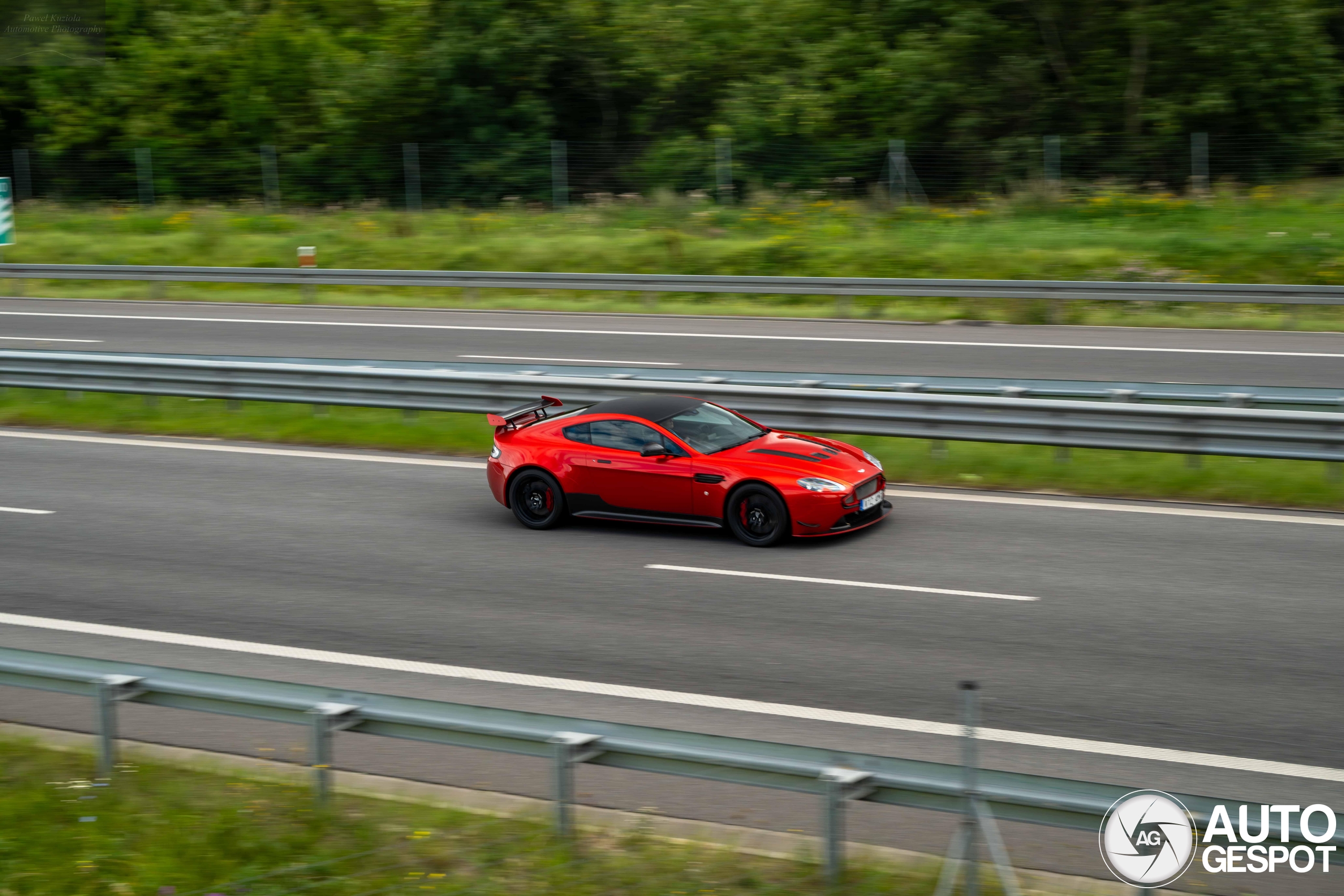 Aston Martin V12 Vantage S AMR