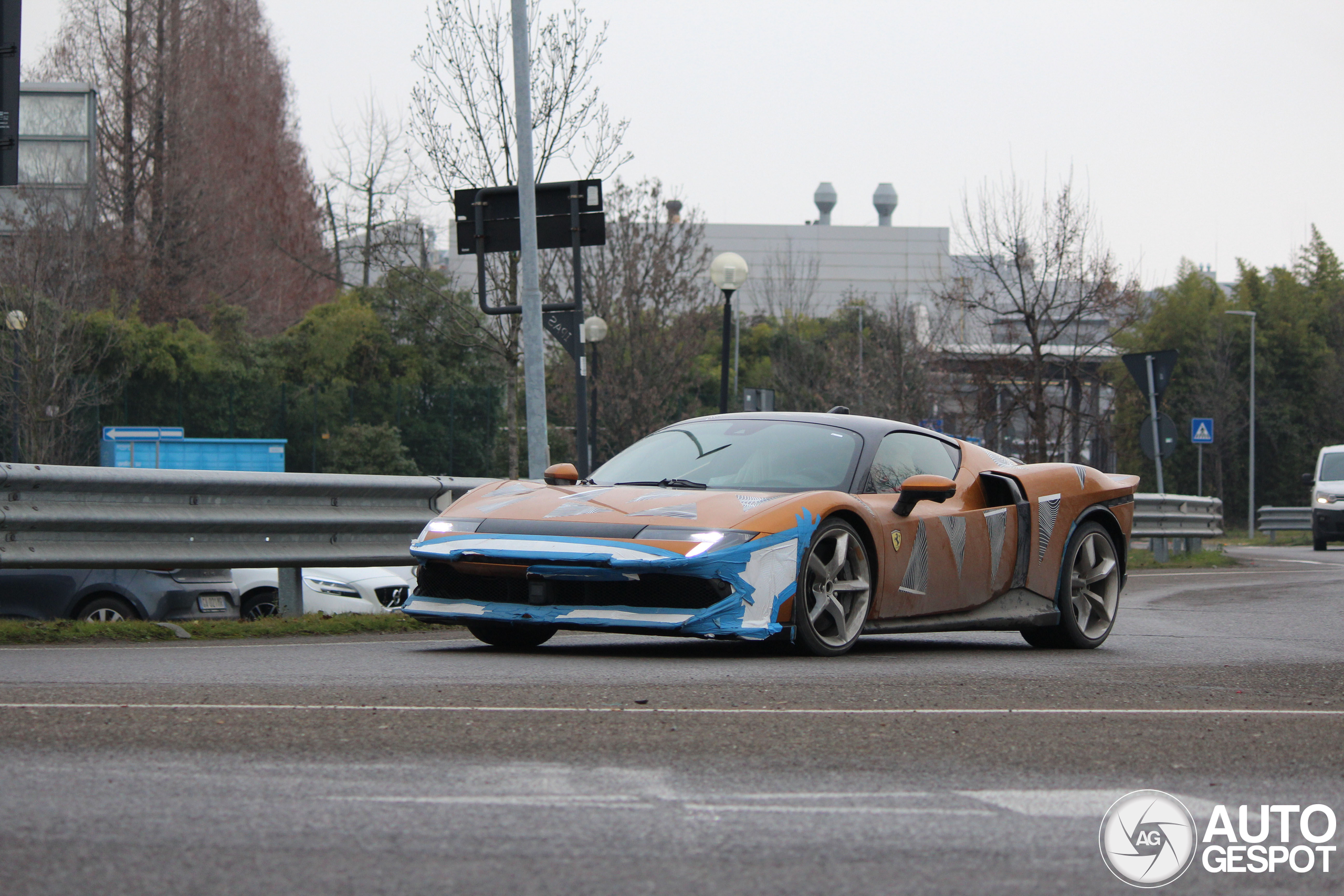 Ferrari 849 Testarossa wordt nog flink aan de tand gevoeld