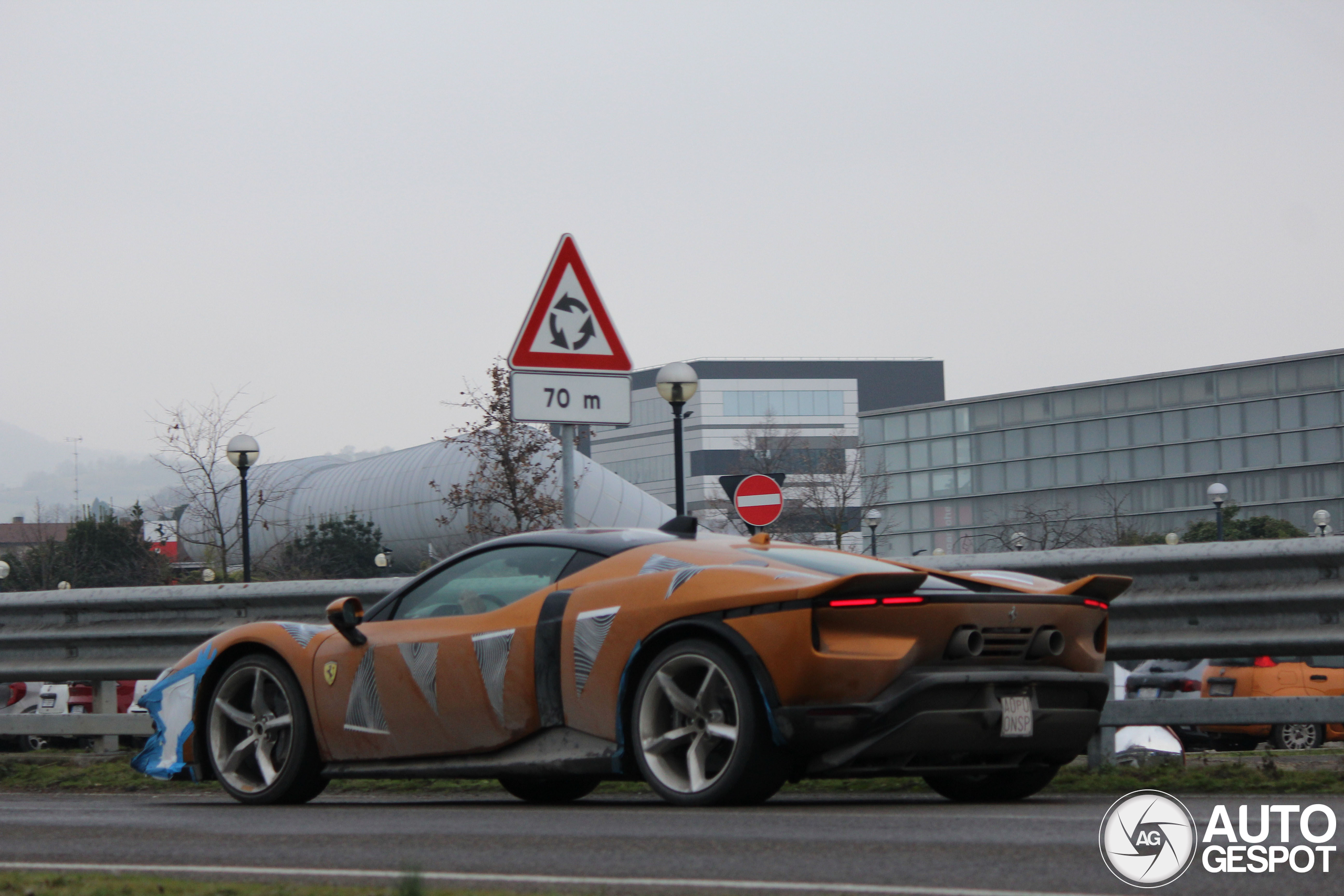 Ferrari 849 Testarossa wordt nog flink aan de tand gevoeld