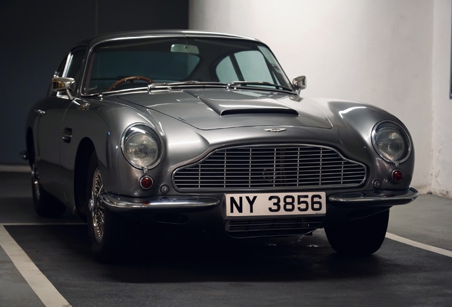 Aston Martin DB6 Superleggera