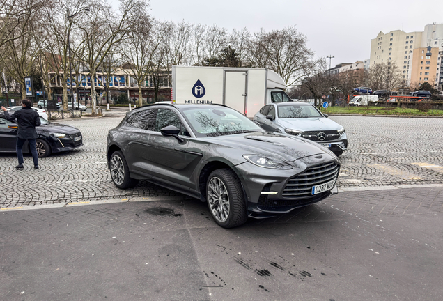 Aston Martin DBX707