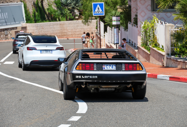 DeLorean DMC-12