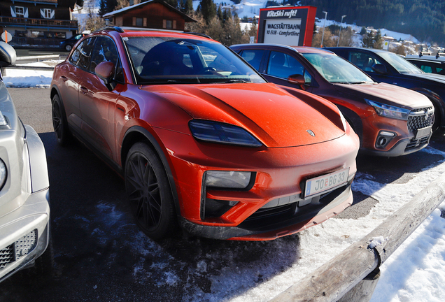Porsche Macan EV Turbo