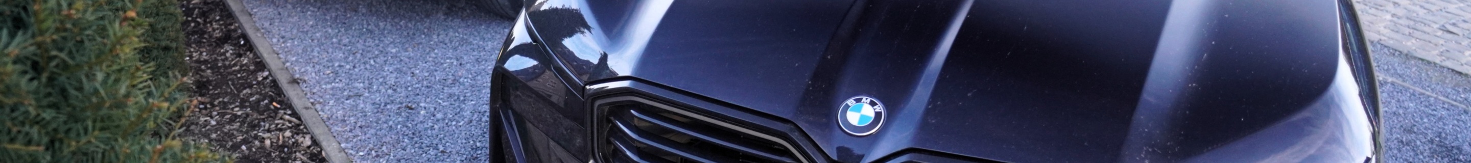 BMW XM G09 Label Red