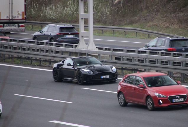 Aston Martin DB12