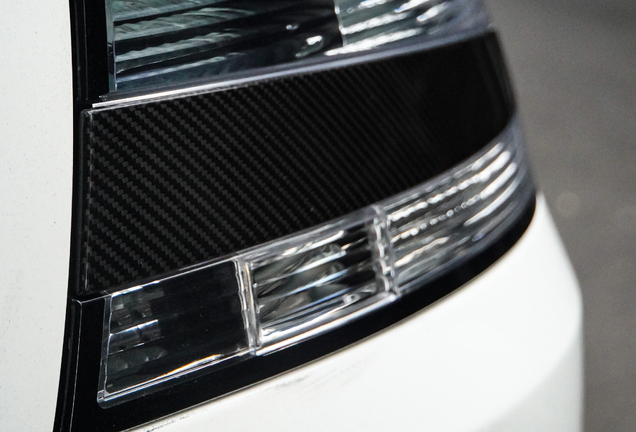 Aston Martin DB9 2015 Carbon White Edition