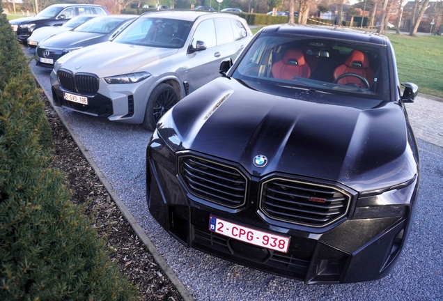 BMW XM G09 Label Red