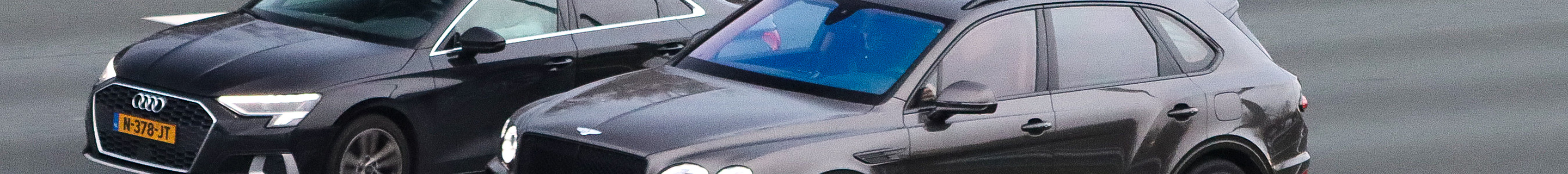 Bentley Bentayga Hybrid Azure