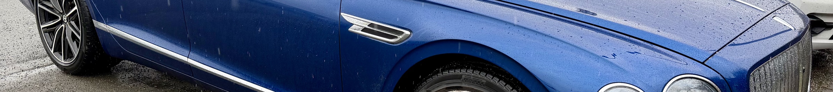 Bentley Flying Spur V8 Azure