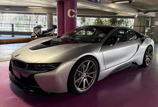 BMW i8