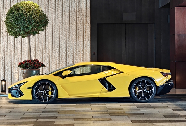 Lamborghini Revuelto