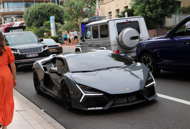 Lamborghini Revuelto