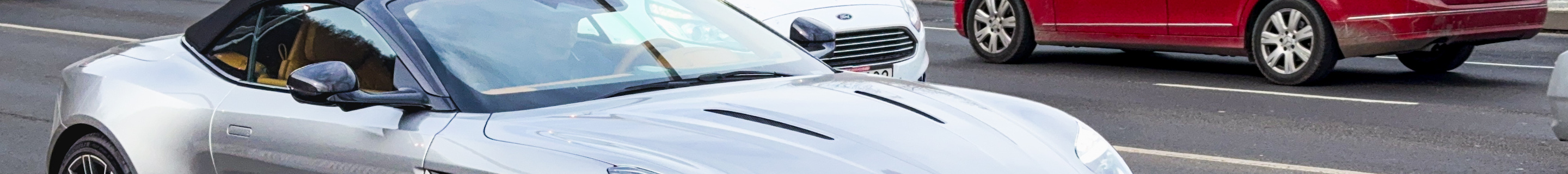 Aston Martin DB12 Volante