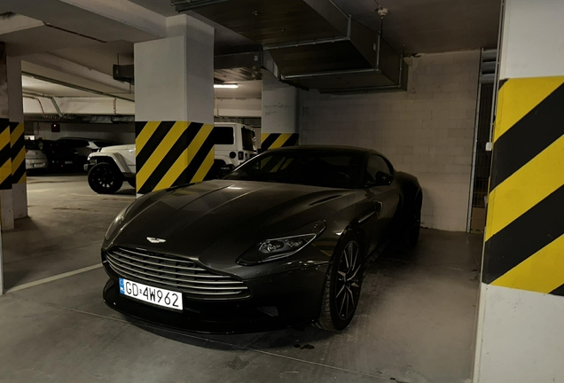 Aston Martin Db11