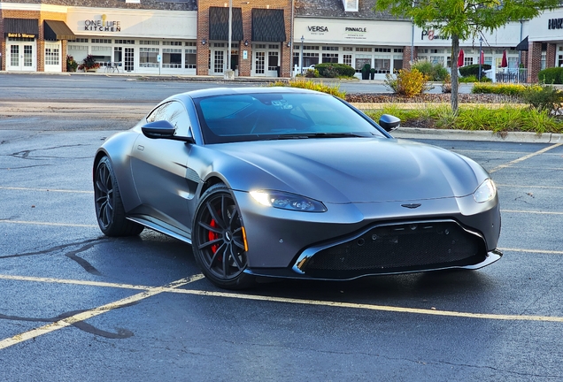 Aston Martin V8 Vantage 2018