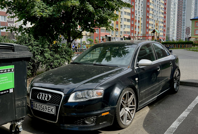 Audi RS4 Sedan