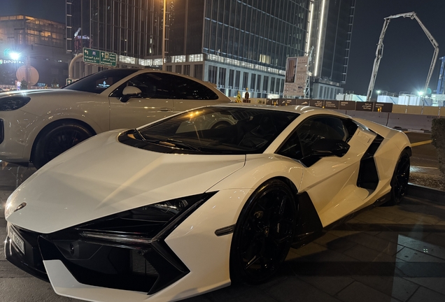Lamborghini Revuelto