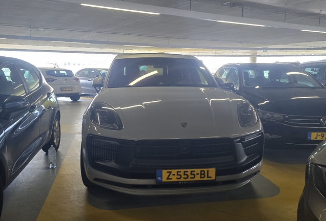 Porsche 95B Macan GTS MkIII