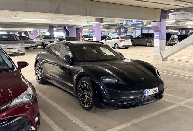 Porsche Taycan Turbo S Cross Turismo