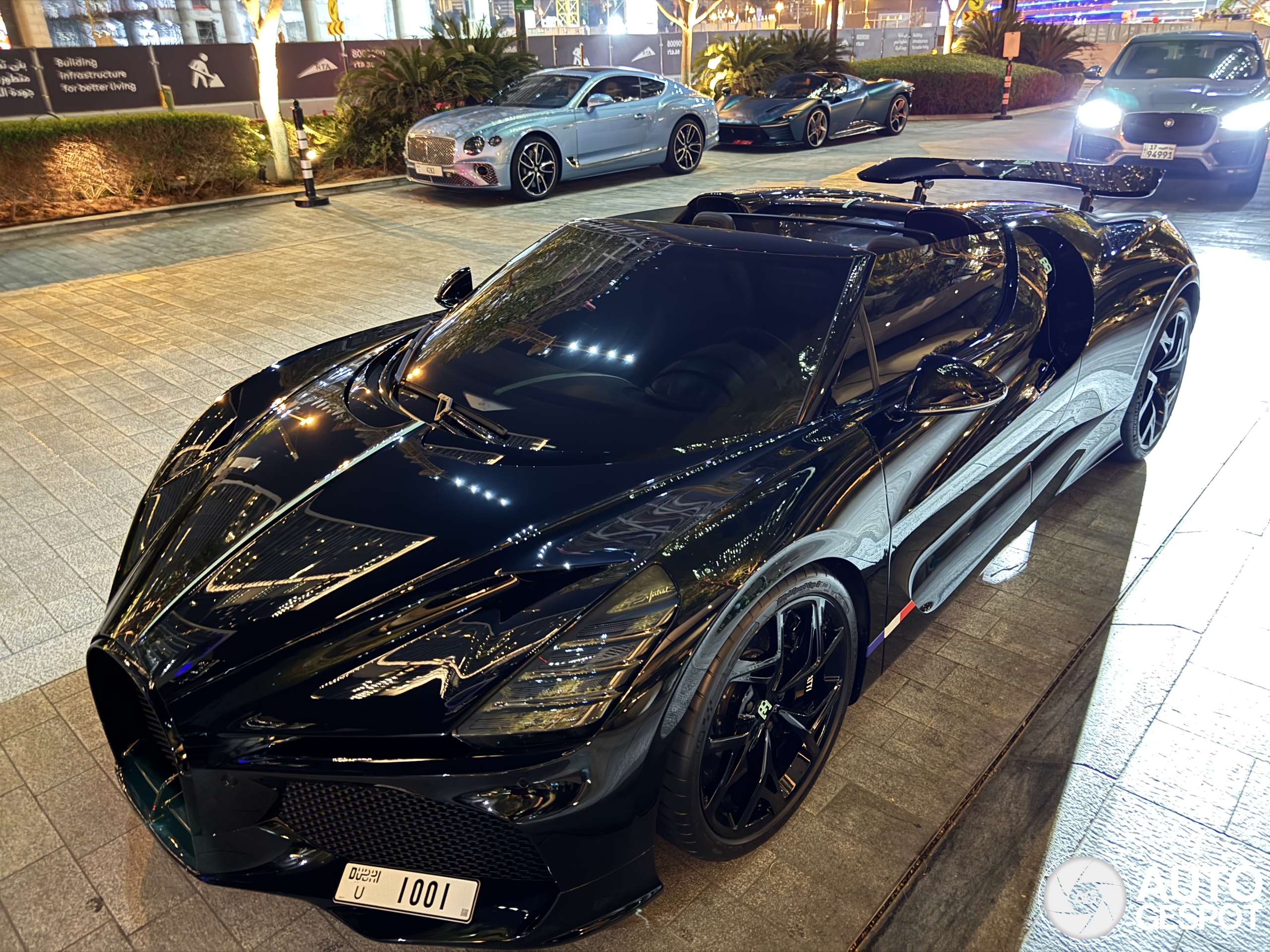 Dubai is DE stad om een Bugatti W16 Mistral te spotten