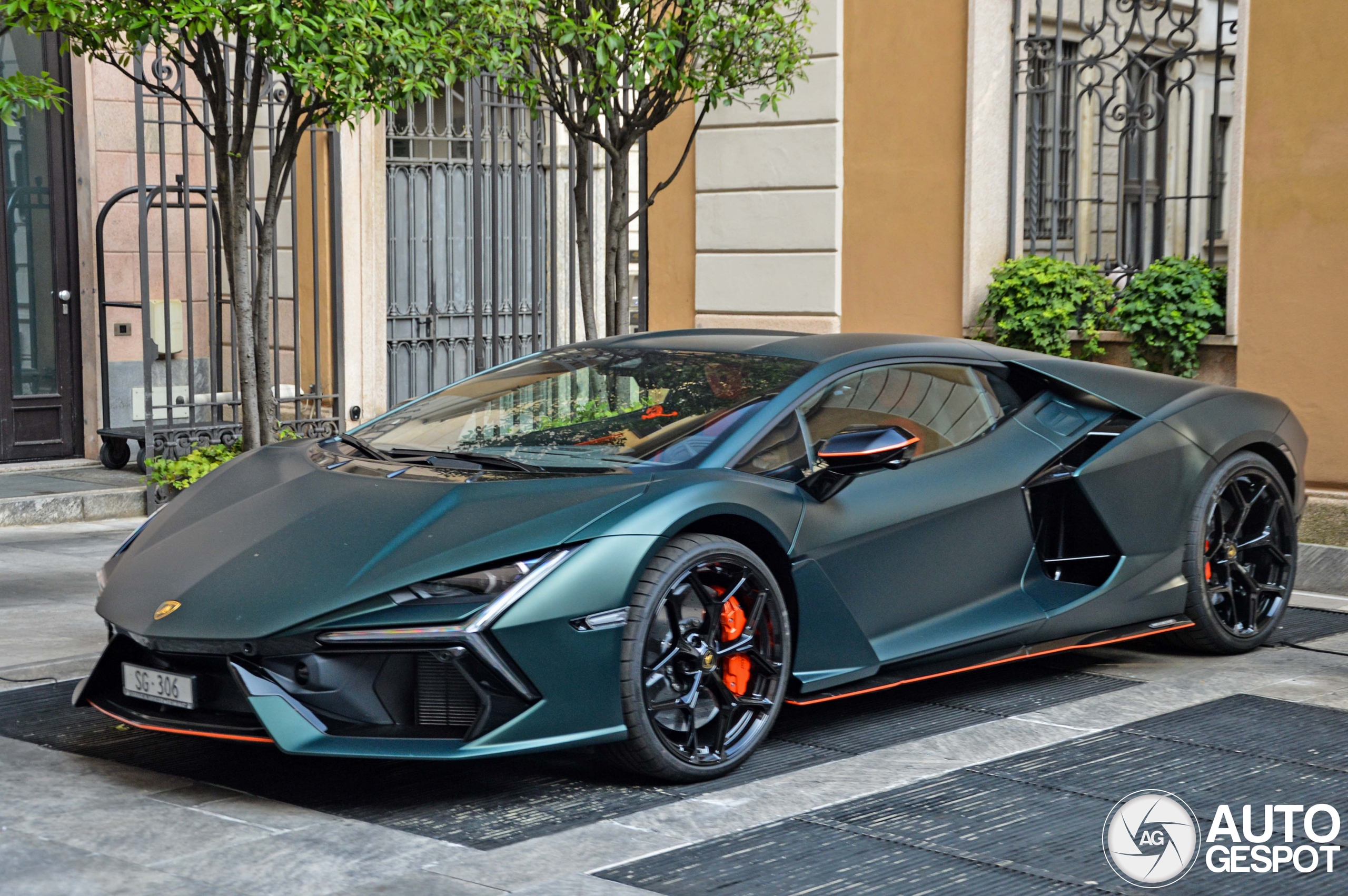 Lamborghini Revuelto