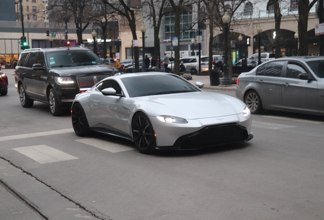 Aston Martin V8 Vantage 2018