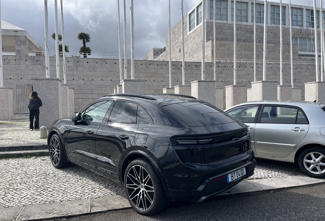 Porsche Macan EV Turbo