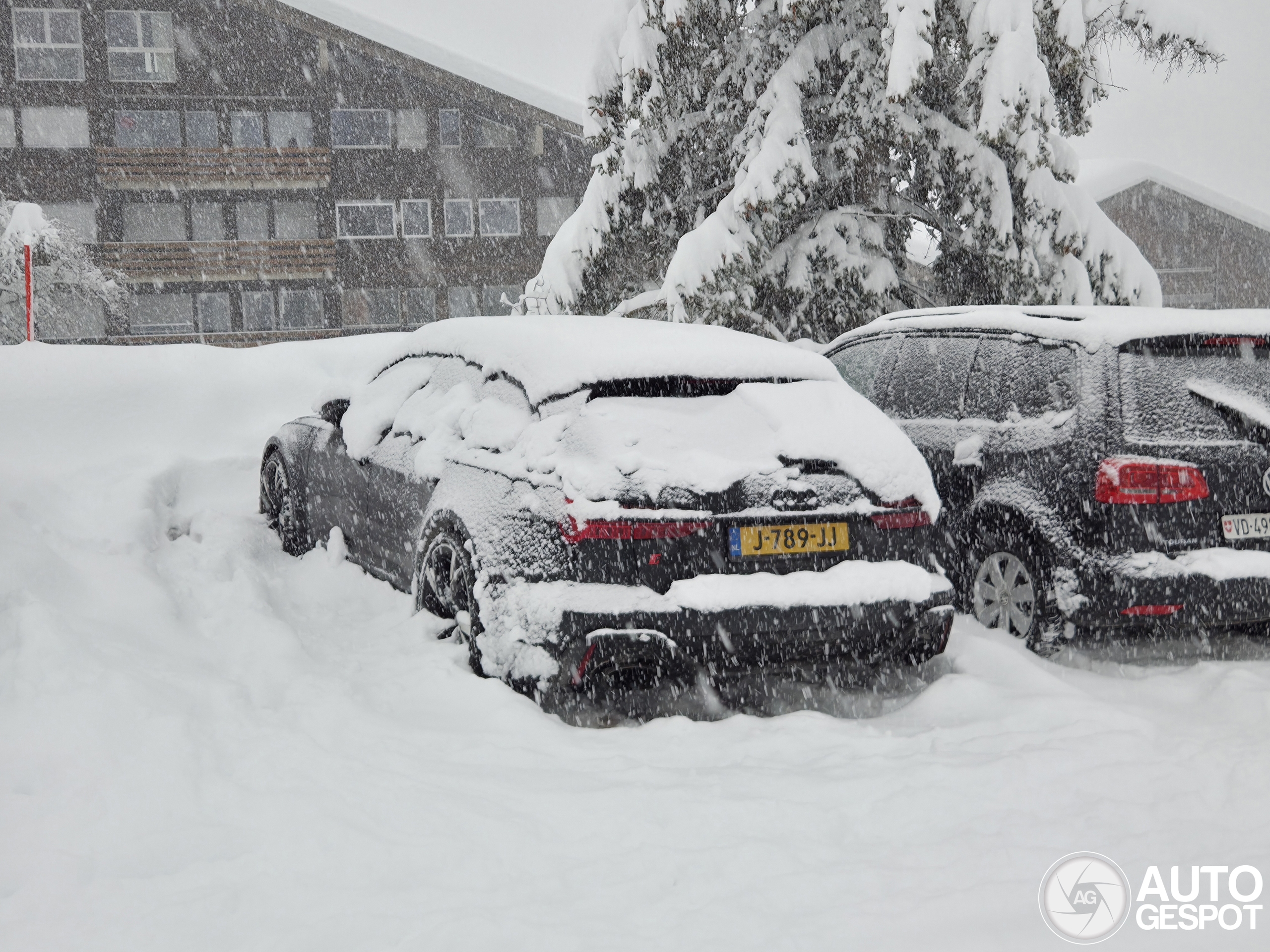Nederlandse RS6 wordt ingesneeuwd in Zwitserland