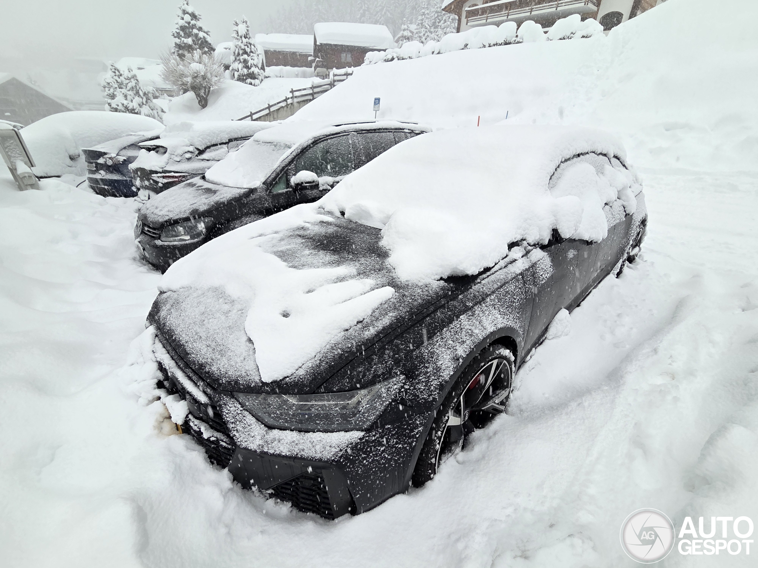 Nederlandse RS6 wordt ingesneeuwd in Zwitserland