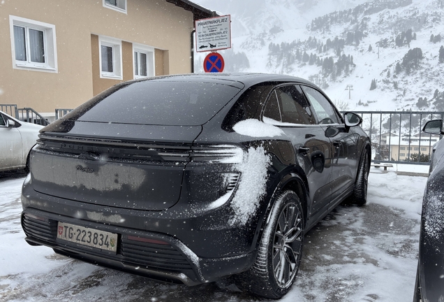 Porsche Macan EV Turbo