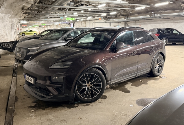 Porsche Macan EV Turbo