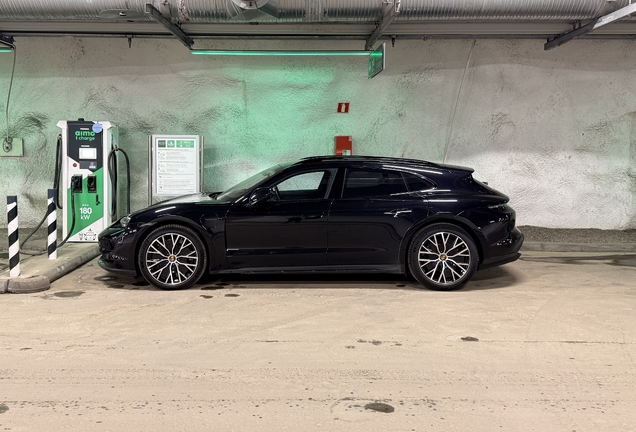 Porsche Taycan Turbo S Cross Turismo
