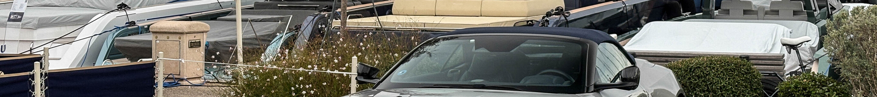 Aston Martin DB12 Volante