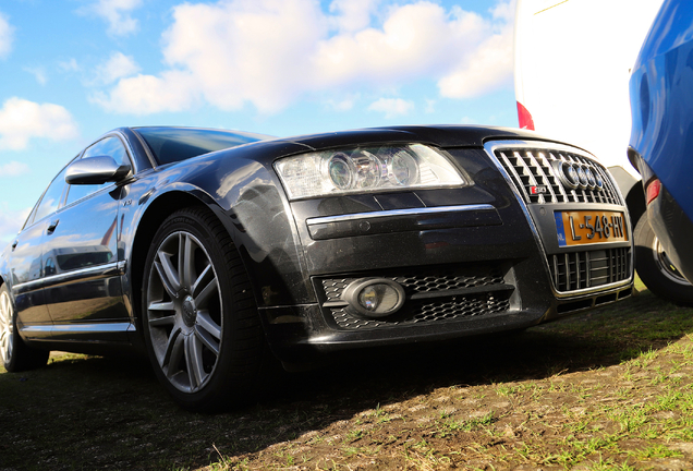 Audi S8 D3