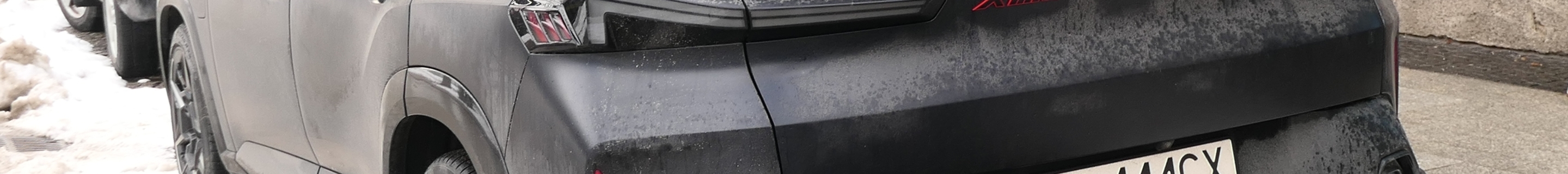 BMW XM G09 Label Red