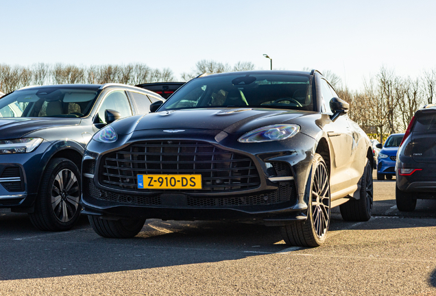 Aston Martin DBX707
