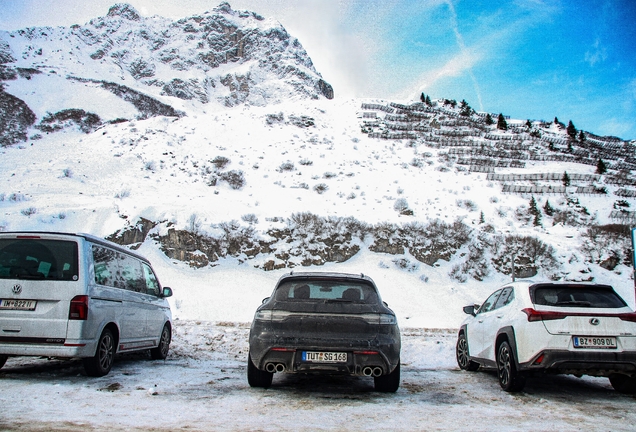 Porsche 95B Macan GTS MkIII
