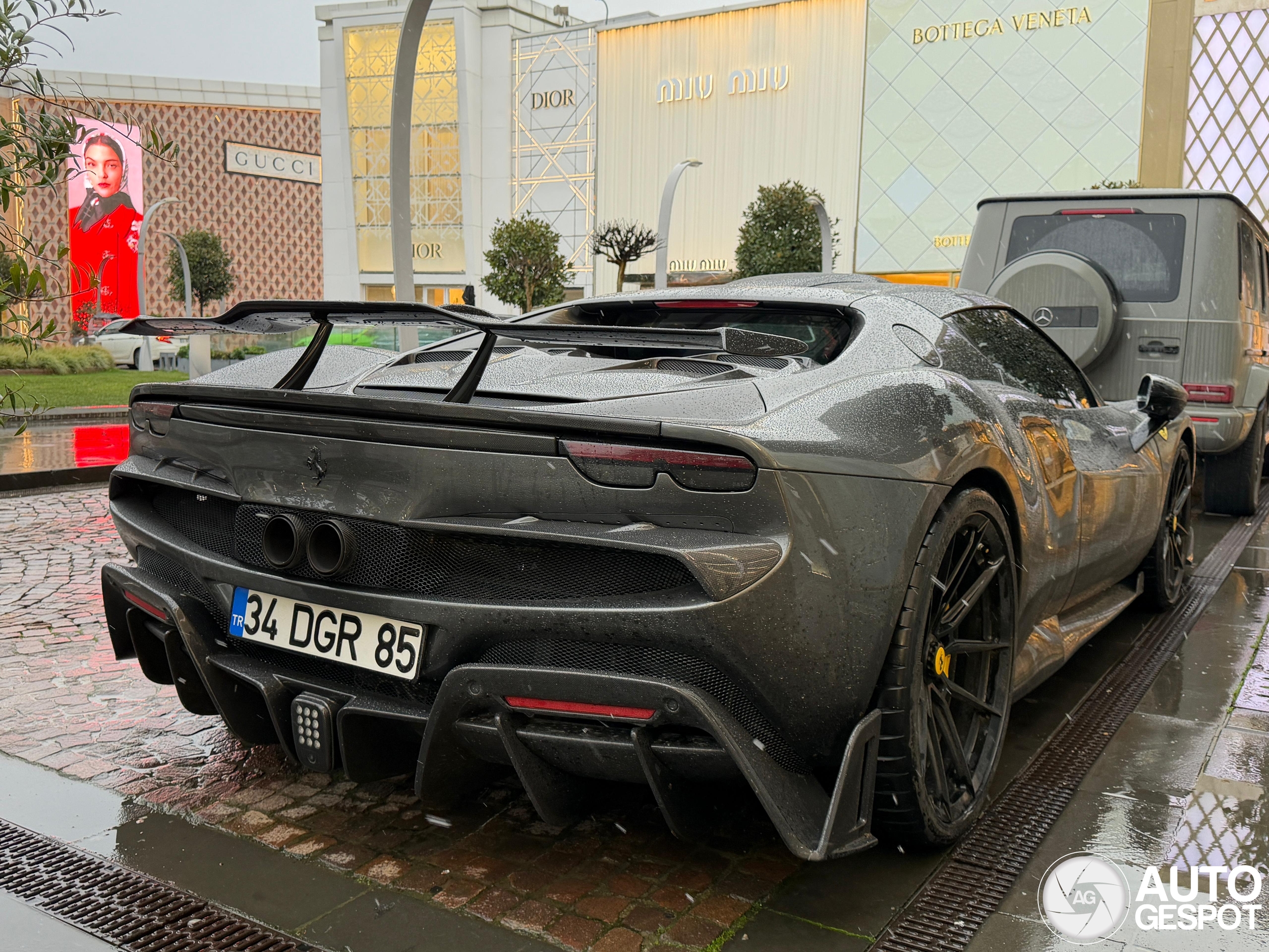 Opgeleukte Ferrari 296 GTB duikt op in Turkije