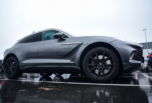 Aston Martin DBX