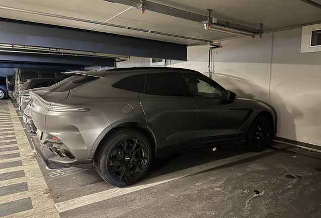 Aston Martin DBX707