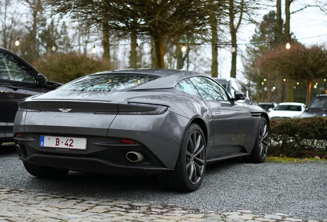 Aston Martin DB11 V8