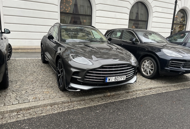 Aston Martin DBX707